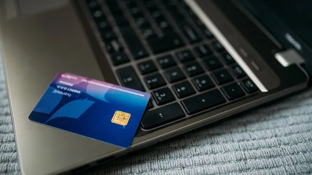 card laptop — illustration for “Chargeback or refund”