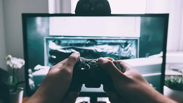 console play — illustration for “When a download stops at 99 percent”