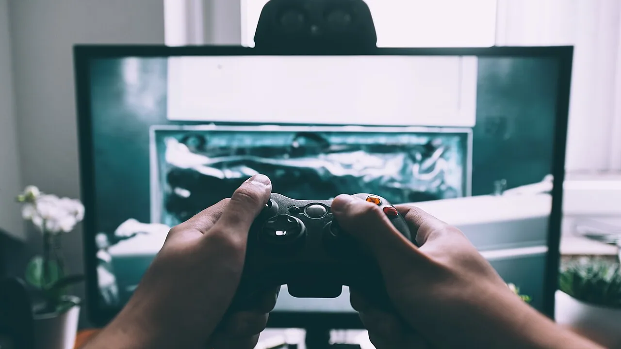 console play — illustration for “When a download stops at 99 percent”